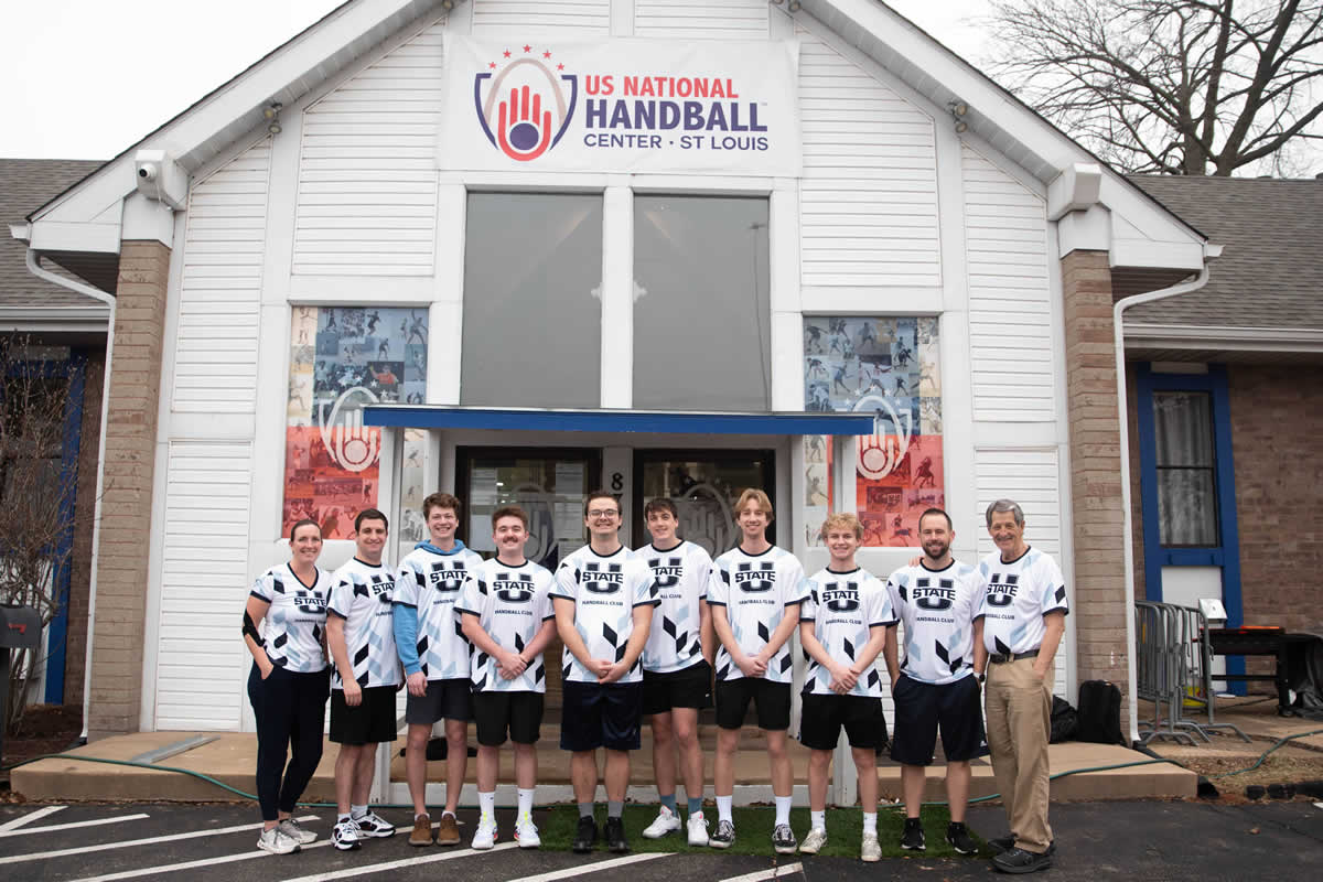 team picture of handball team