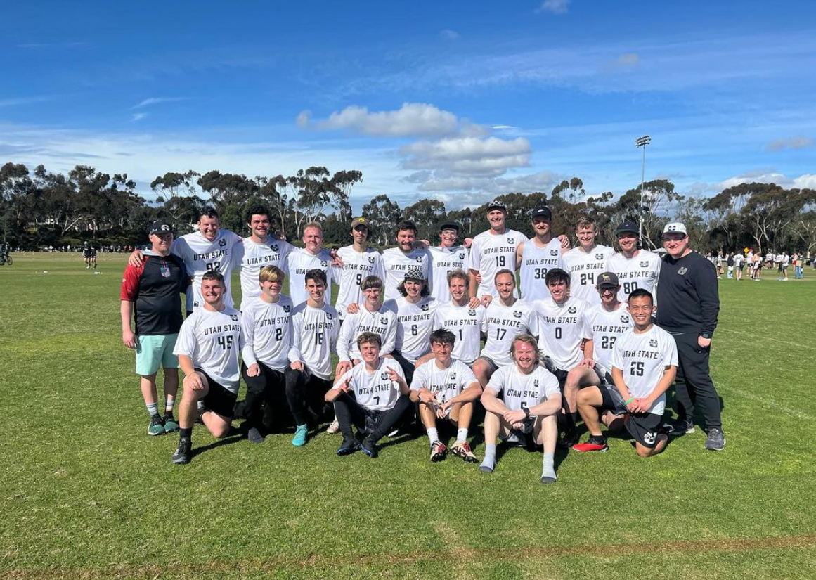 mens ultimate frisbee team picture