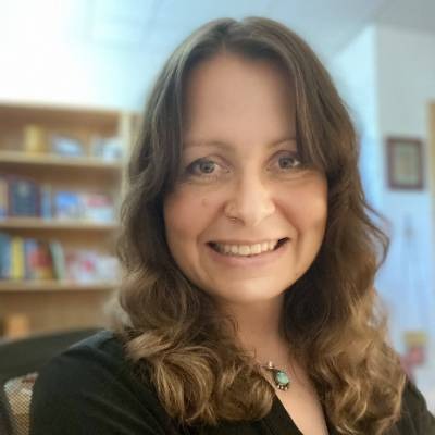 Marta Halaczkiewicz headshot