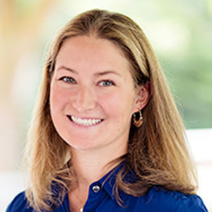 Kristin Searle headshot