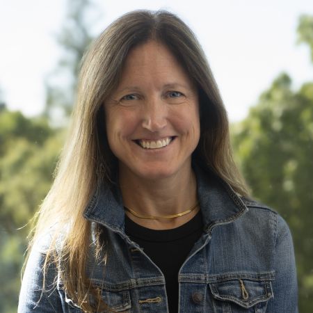 Libby metcalf headshot