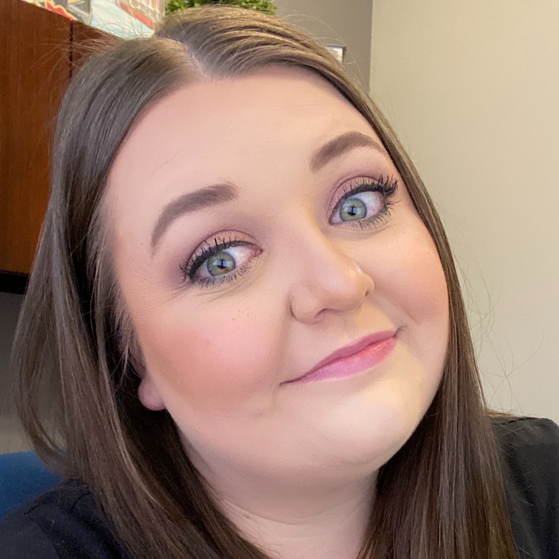 Andie Hofer Headshot