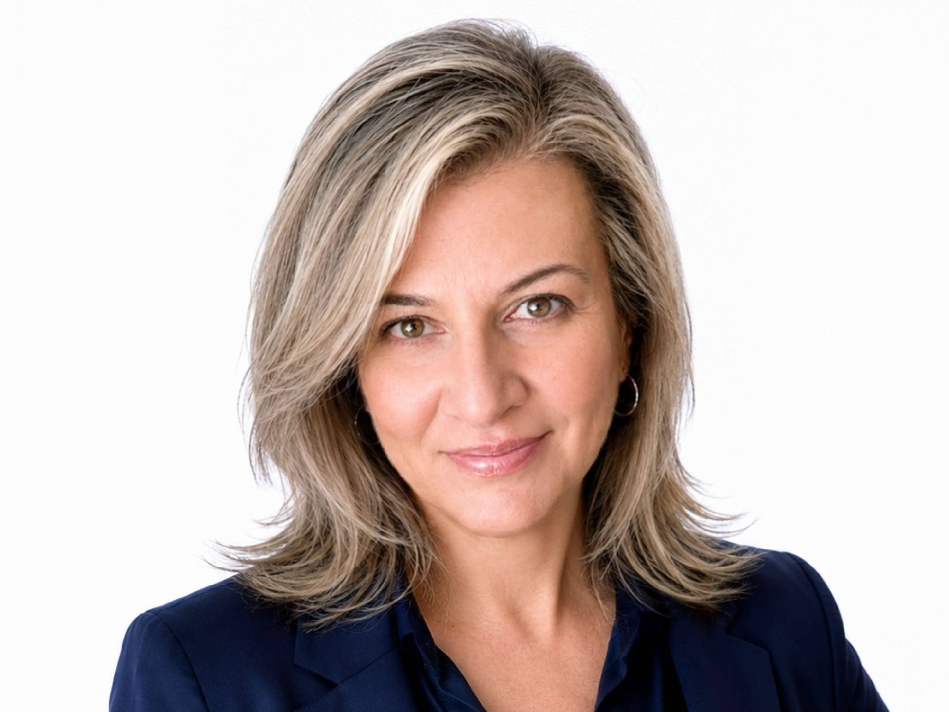 Christina Ayres Headshot