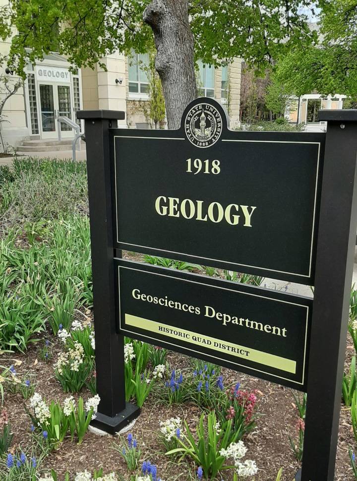 Geo sign with building
