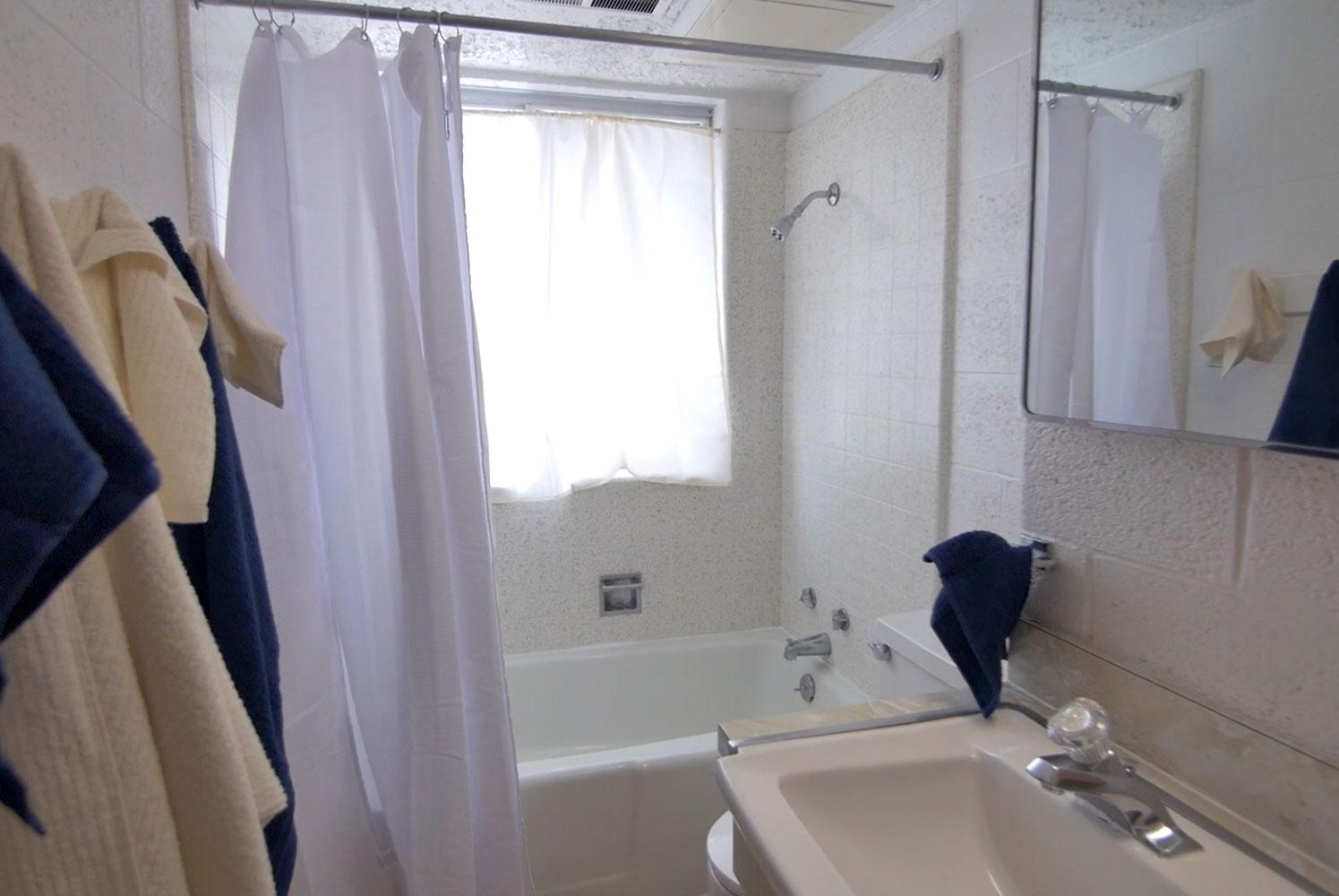 Bathroom with shower/tub, sink, and mirror