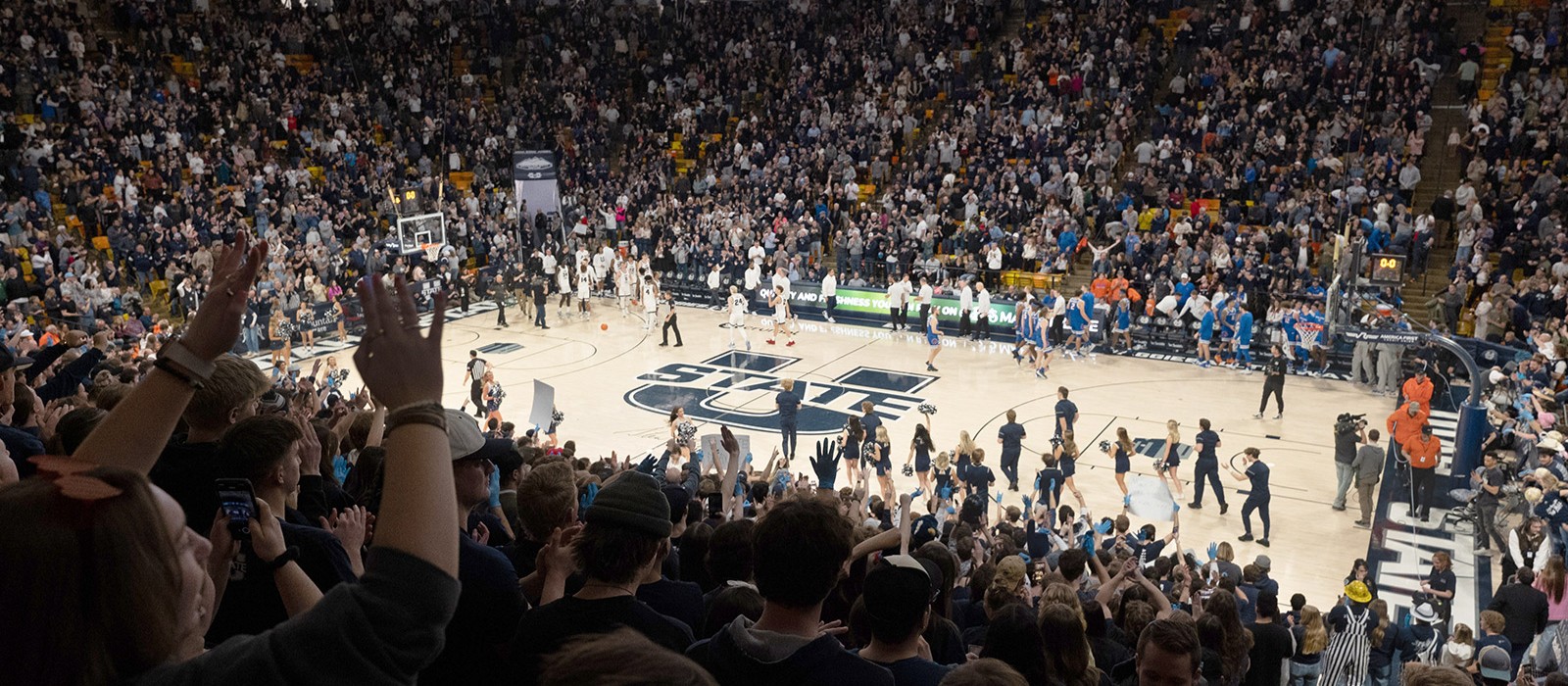 Spectrum viewpoint of the fans during basketball game