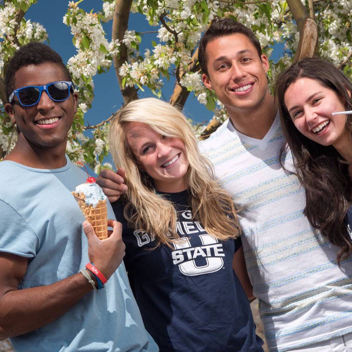 students enjoying Aggie Ice cream
