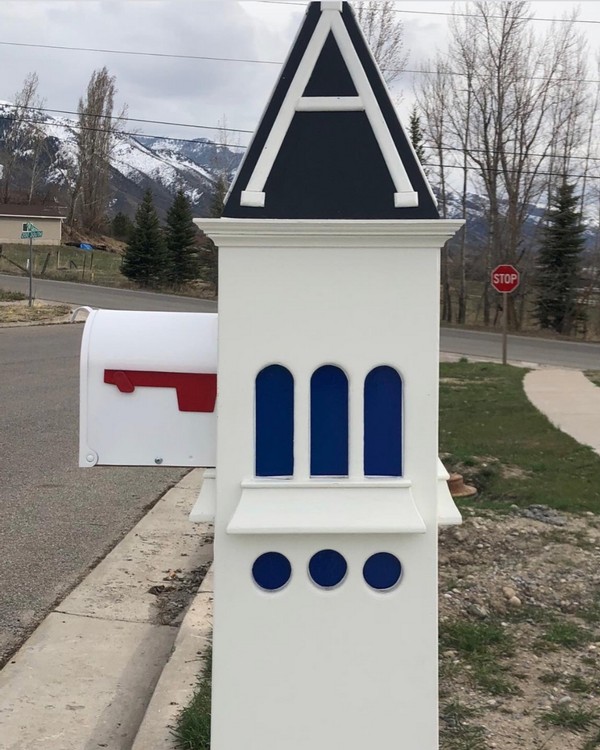 Custom mailbox that looks like Old Main.