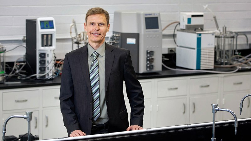 USU biological engineer Keith Roper