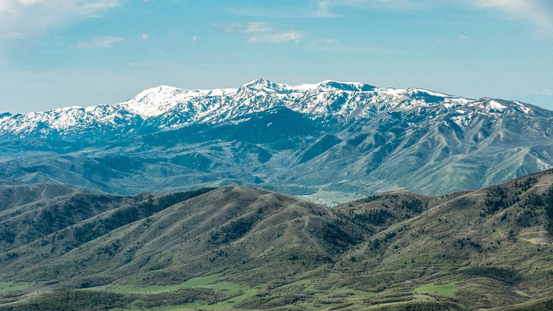 An arial view of mountains and a valley.