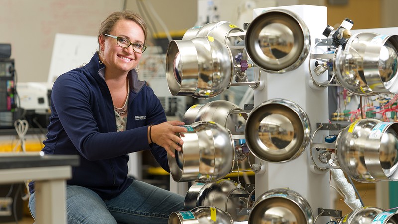 USU Uintah Basin student Makenzie Holmes works in the labs at the Bingham Research Center.