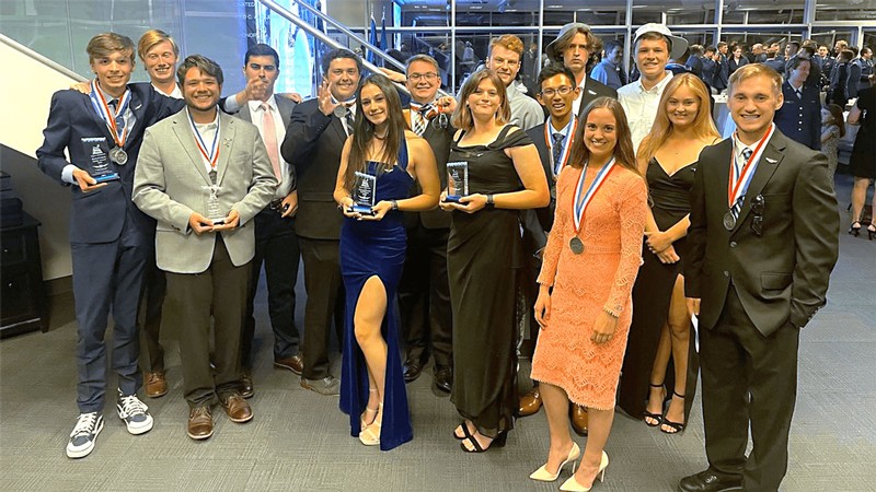 USU Aviation students holding awards.