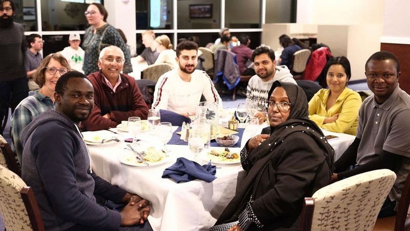 People dining at an event.