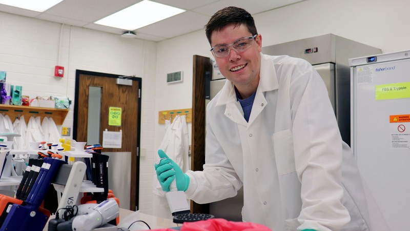 Student researcher in lab.