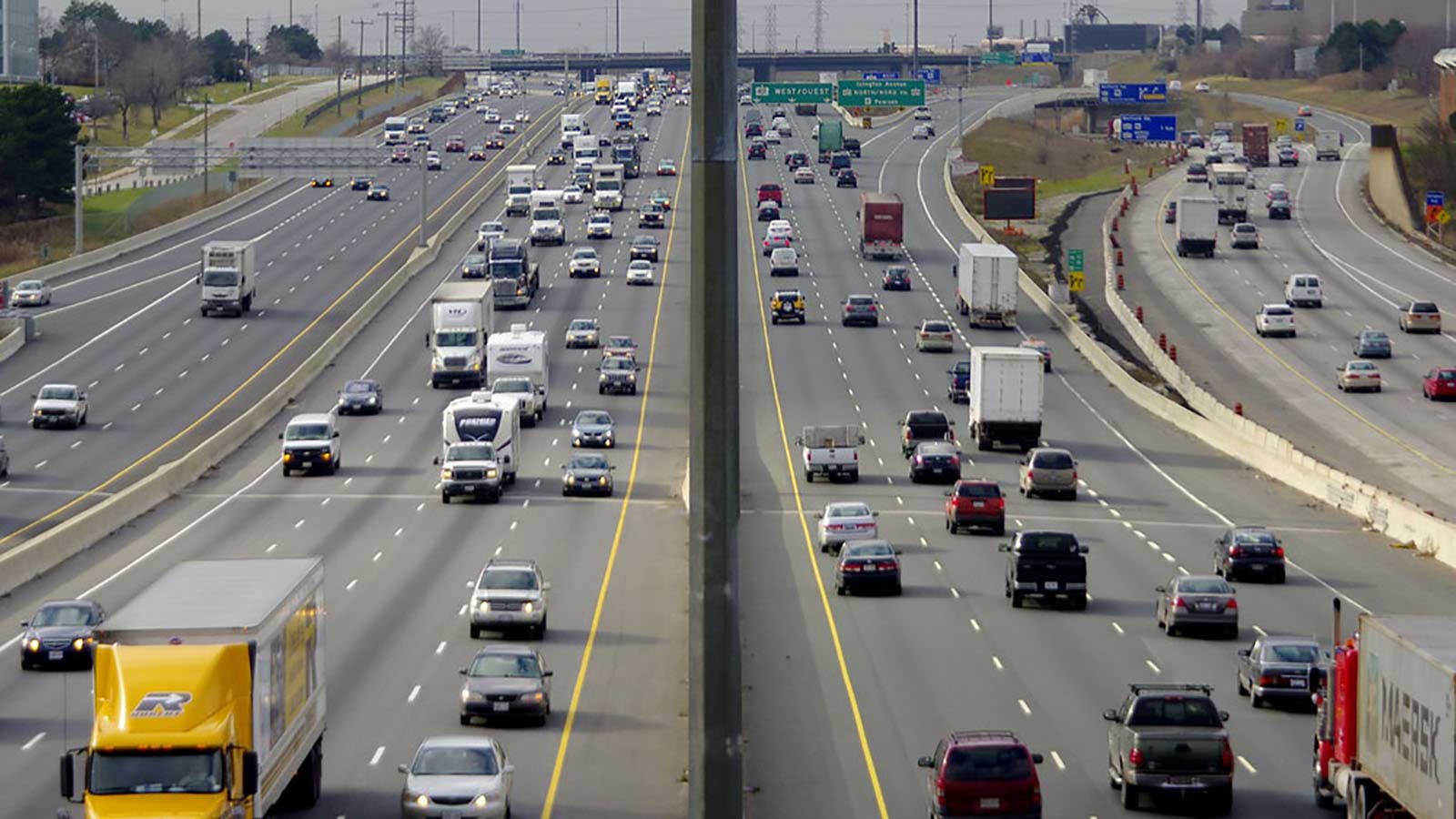 large highway with vehicles driving.