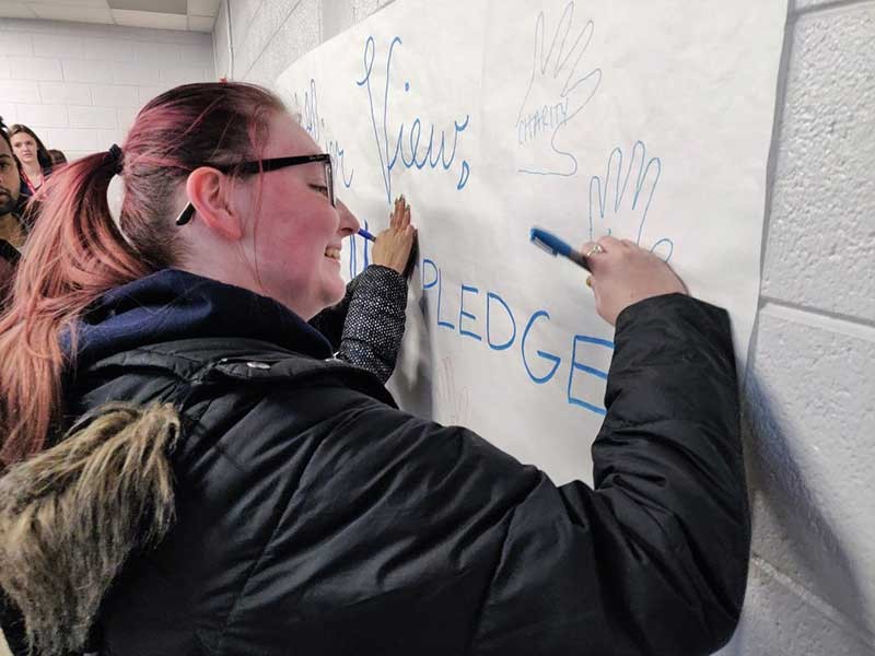 USU students signing a healthy living pledge