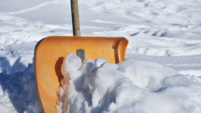 Snow shovel
