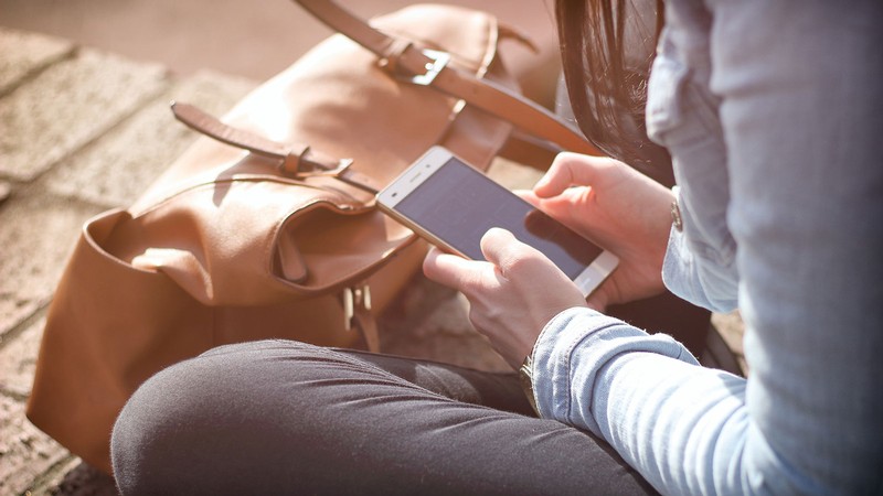 teen holding a cellphone.
