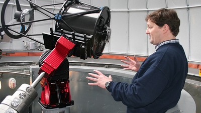 James Coburn demonstrates USU’s 20-inch reflecting telescope