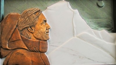 A tactile illustration shows a mountaineer approaching the peak of Mount Everest.