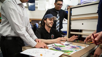 People drawing.