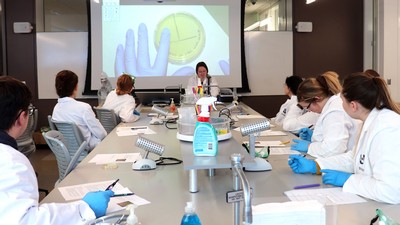 Students in a lab course.