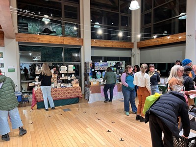 A winter gift market.