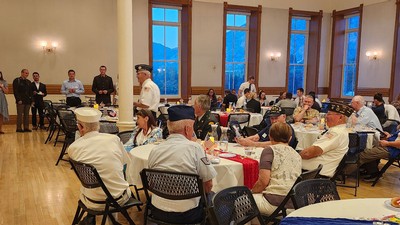Veterans at a dinner event.