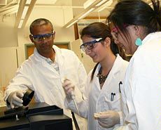 Biotech Academy participants and faculty member in lab