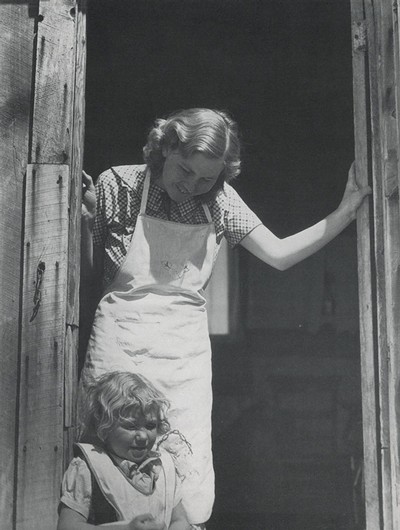 Dorothea Lange, “Resettlement clients to be moved from Widtsoe area to farm in another county.