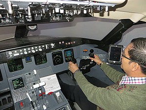Dr. Pong Horadal in Extension visit in the USU flight simulator