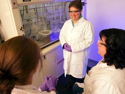 Chemist Lisa Berreau in lab with students