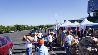 volunteers had out food to those in need.