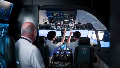 Students train in USU's flight simulator