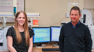 Student Aubreyona Migliori with research mentor Bob Ward.