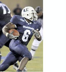 Aggie football action, Robert Turbin