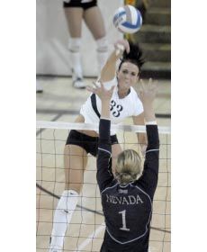 USU volleyball players