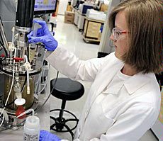 Biotechnology Summer Academy student working on an experiment