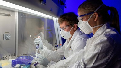 Biological engineering student Jacilyn Fielding (right) and summer intern Joel Dustin
