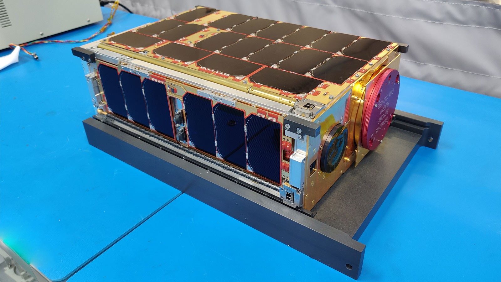 A satellite device in a lab.