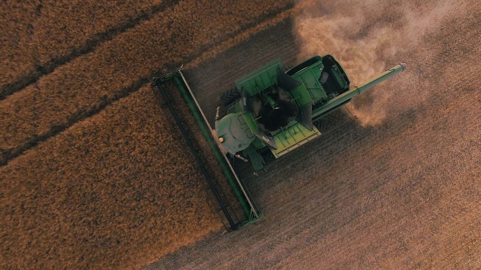Combine aerial by Scott Goodwill, Unsplash.