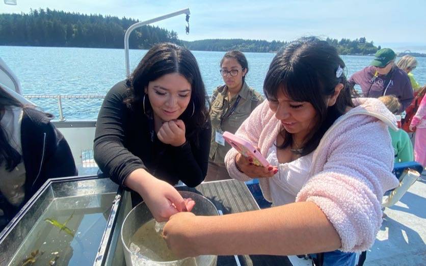 students learning about marine biology programs