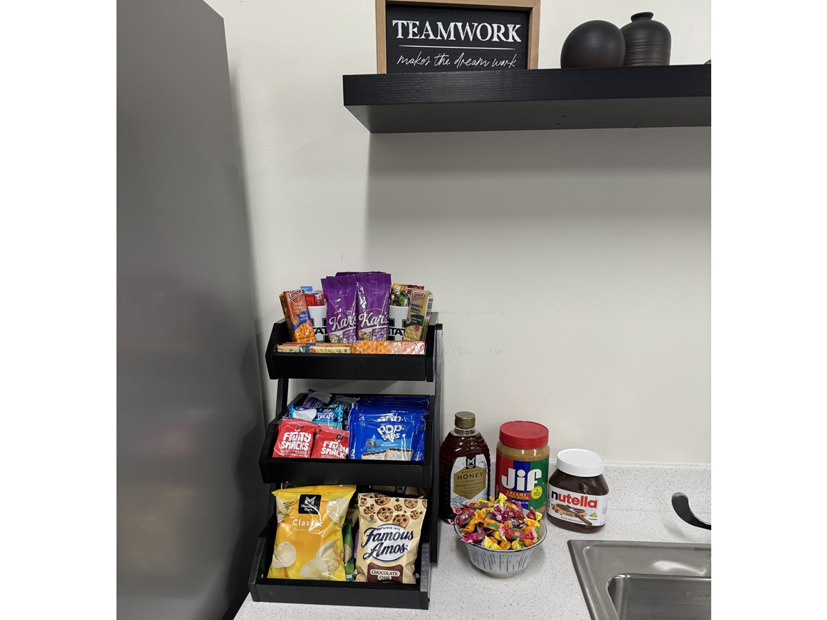 closer view of the tea and snack rack.